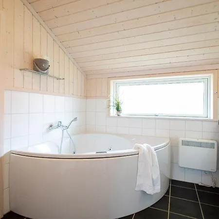 2 House B 37 Semesterbostad